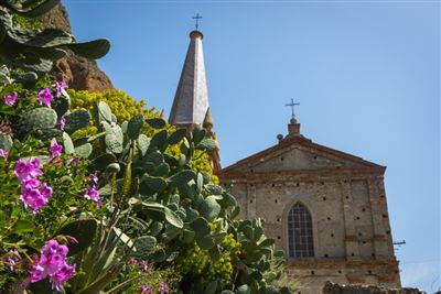Kirche der Heiligen Apostel Petrus und Paulus. Pentedattilo, Kalabrien, Italien